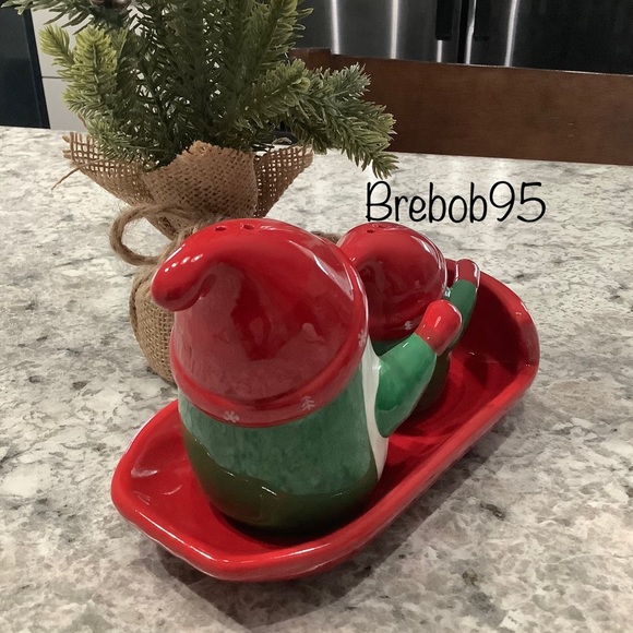 Gnome salt and pepper shakers sitting on sled - VHTF - Picture 4 of 6